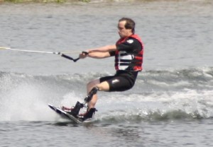 waterskien met prothese